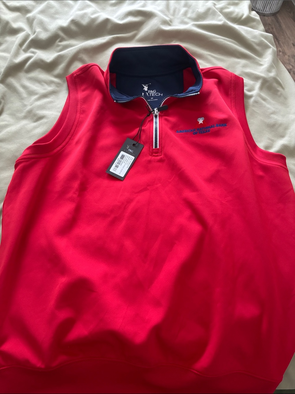 Mens golf half zip vest with American national bank logo with tags sz large